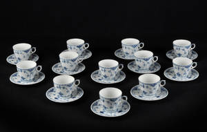 Royal Copenhagen. Musselmalet halvblond, kaffeservis 24