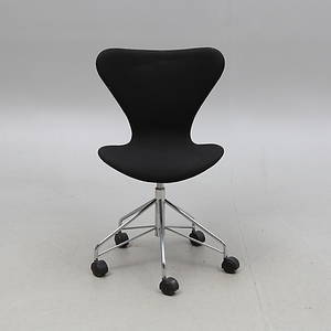  SKRIVBORDSSTOL, Arne Jacobsen, Sjuan, Fritz Hansen, Danmark.