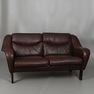  SOFFA i brunt skinn, 2-sits, Danmark.