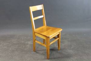 Stol i björk barnmodell