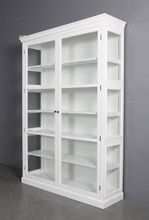 Vitrineskab. Hvid bemalet.