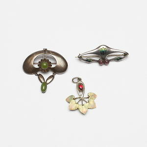 HÄNGEBROSCHER, 3 delar, silver, Art Nouveau.