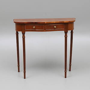  SIDEBOARD, engelsk stil, 1900-talets andra hälft.