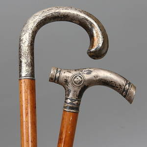  KÄPPAR, 2 st, med silverkryckor.