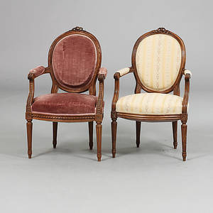  KARMSTOLAR, 2 st, rokokostil, 1900-tal.