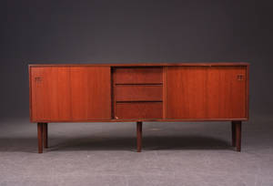 Dansk Møbelproducent. Lav skænk af teak