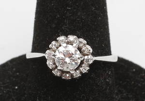  VITGULDSRING, 18k guld, med briljantslipad diamant ca 0.68 ct.