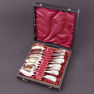  KAFFESKEDAR I ETUI, 12 stycken, silver.