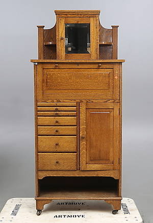  LÄKARSKÅP, 1900-talets första hälft.