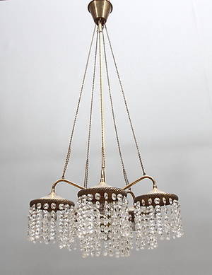 TAKLAMPA, behängd med prismor, 1900-tal.
