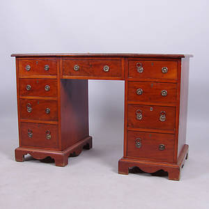  SKRIVBORD, mahogny med skinnskiva, engelsk stil.