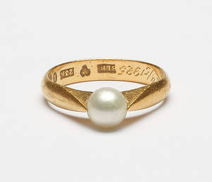 RING med PÄRLA, 23k guld, vikt ca 5,5 gram.