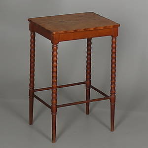  SIDOBORD i lövträ, 1900-talets mitt.