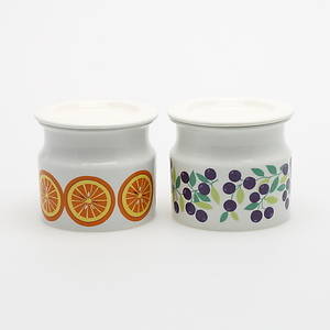  BURKAR med lock, 2 st, Arabia, 1900-talets andra hälft.