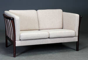 Dansk møbelproducent. Topersoners sofa