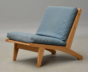 H. J. Wegner. Lavrygget lænestol, egetræ, model GE-370