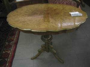 Pelarbord, Nyrokokostil