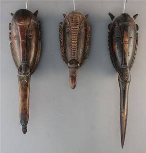 Afrikanske masker, udskåret i træ 3