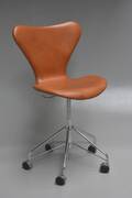 Arne Jacobsen. Kontorstol, Syveren med Vacona anilinlæder , model 3117