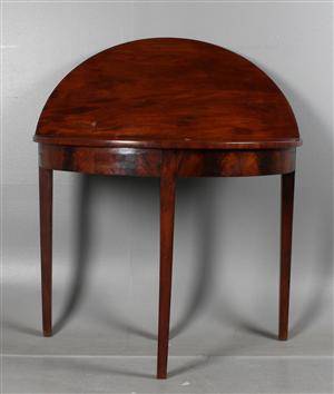 Bord, halvmånemodell, 1800-tal