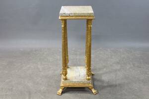 Marmorpiedestal förgylld 