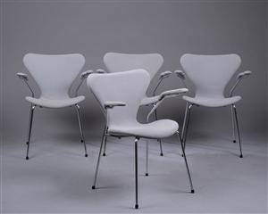 Arne Jacobsen. Fire armstole, model 3207 4