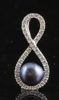 Fresh water pearl and crystal pendant  