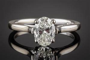 Brillantring af guld 18 kt., ca. 0.85 ct.