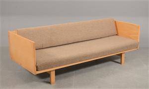 Hans J. Wegner. Sovesofa briks, bøgetræ 