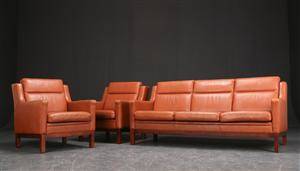 Stouby. Tre-personers sofa samt et par lænestole 3