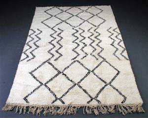 Marokkansk Berber tæppe. 285x195 cm.