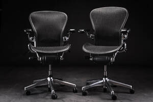 Donald Chadwick William Stump. Par multijusterbar kontorstole, model Aeron Executive 2