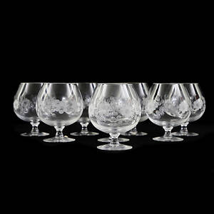 KONJAKSGLAS 8 st, slipad dekor, 1900-tal.