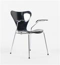 Arne Jacobsen. syveren 3207 stol med armlæn. Sort højglans.