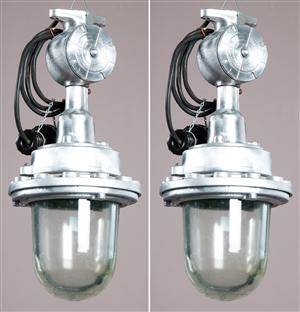 Zwei Werkslampen  Werksleuchten der 1950er  1960er mit langem Glaskolben 2