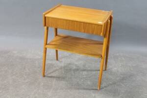 Sängbord i teak 