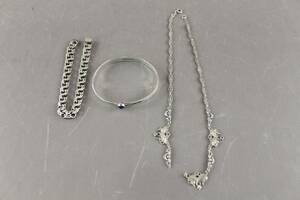 Halsband och armband i silver 2 st