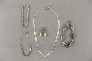 Örhängen, halsband och armband 3 st i silver