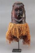 Afrikansk maske, udskåret i træ