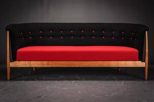 Nanna Ditzel. Fritstående tre-pers. sofa.