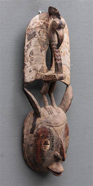 Afrikansk maskefigur, udskåret i træ