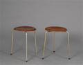 Arne Jacobsen. To taburetter, teak 2