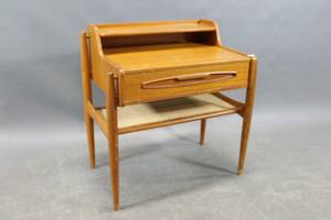 Sängbord i teak