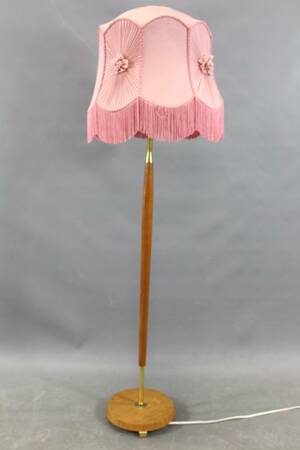 Golvlampa i teak