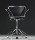 Arne Jacobsen. Kontorstol, model 3217. Brown label, sort classic læder Denne vare er sat til omsalg under nyt varenummer 4582694