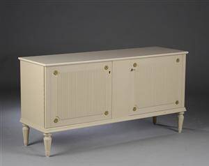 Skænk i Gustaviansk form.