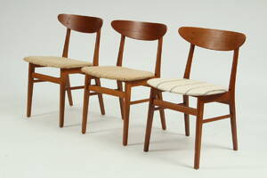 Farstrup Møbler. Tre stole. Teak og bøg. 3
