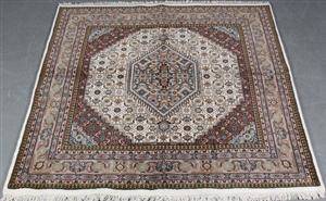 Indisk Bidjar. 198 x 198 cm. 