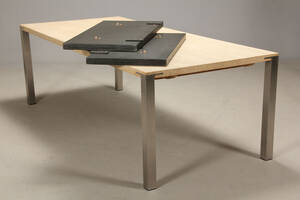 Søren Nissen  Ebbe Gehl. Rektangulært spisebord af massiv egetræ