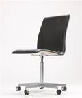 Arne Jacobsen. Oxford stol, sort semi anilin læder 
